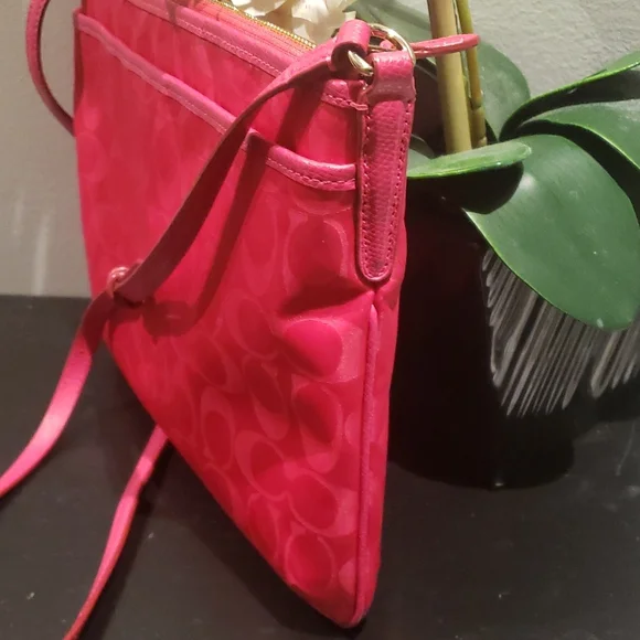 ❣️💫MARK DOWN💫❣️ Coach Hot Pink Bag - Picture 4 of 13